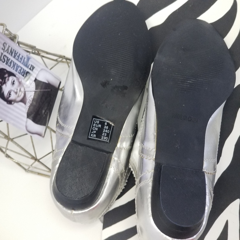 Vintage Silver Metallic Lat flat shoes - Picture 5 of 8